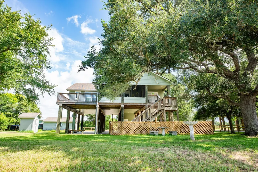 1814 County Road 297 Sargent, TX 77414