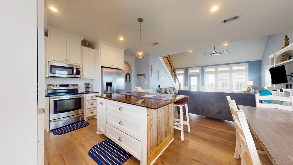 997 Austin Street Gilchrist, TX 77617