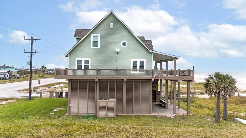 997 Austin Street Gilchrist, TX 77617