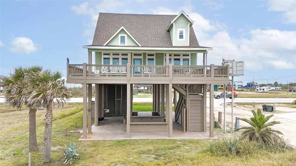 997 Austin Street Gilchrist, TX 77617