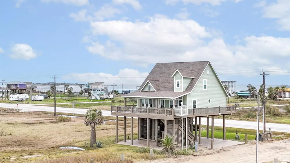 997 Austin Street Gilchrist, TX 77617