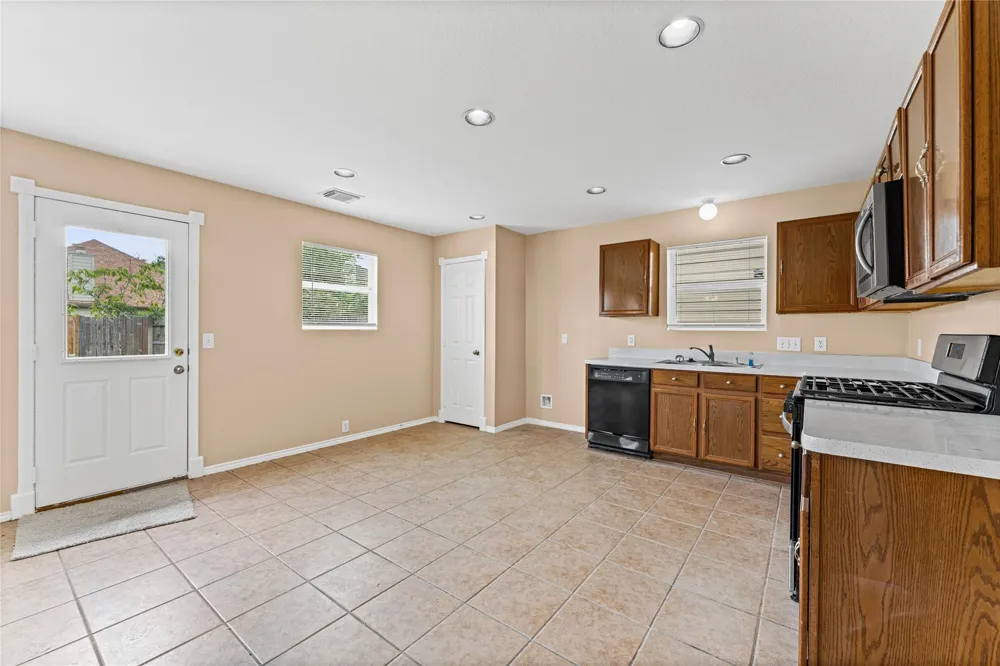 3414 Dartmouth Field Lane Fresno, TX 77545