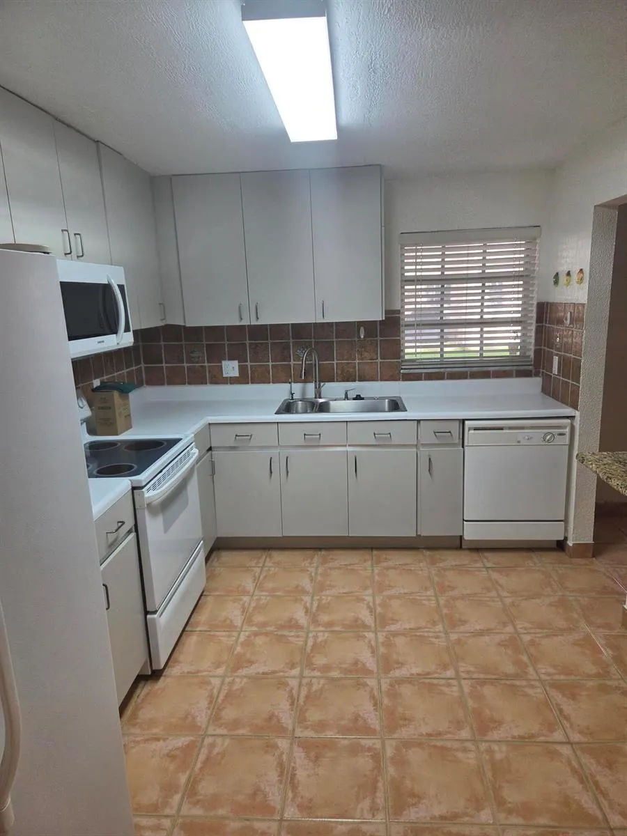 3062 Riverside Drive #4f Coral Springs, FL 33065