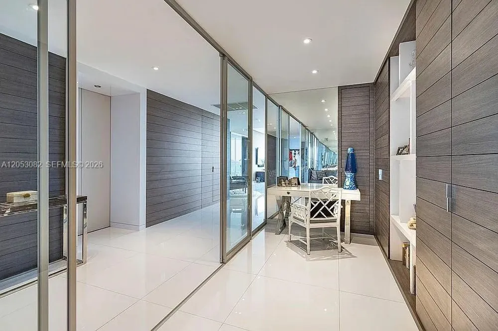1100 Biscayne Blvd #1501 Miami, FL 33132