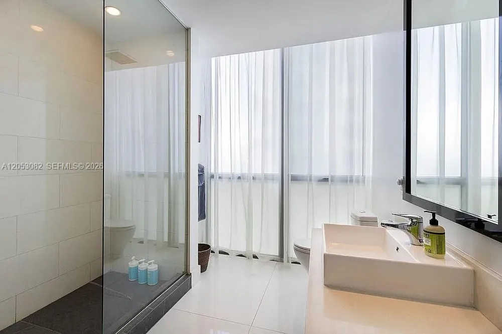 1100 Biscayne Blvd #1501 Miami, FL 33132