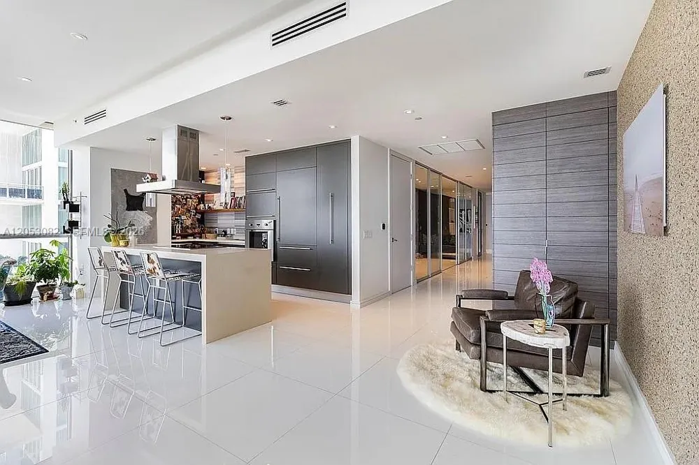 1100 Biscayne Blvd #1501 Miami, FL 33132