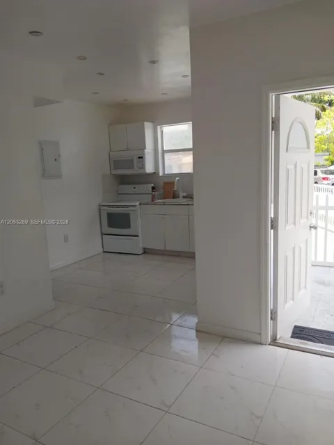 2311 NE 135 Th Ter #-