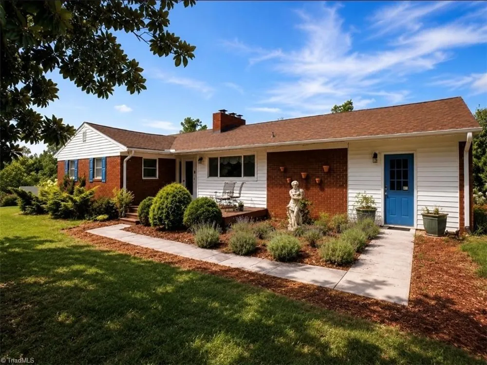 474 Surry Gadsberry Road Pilot Mountain, NC 27041