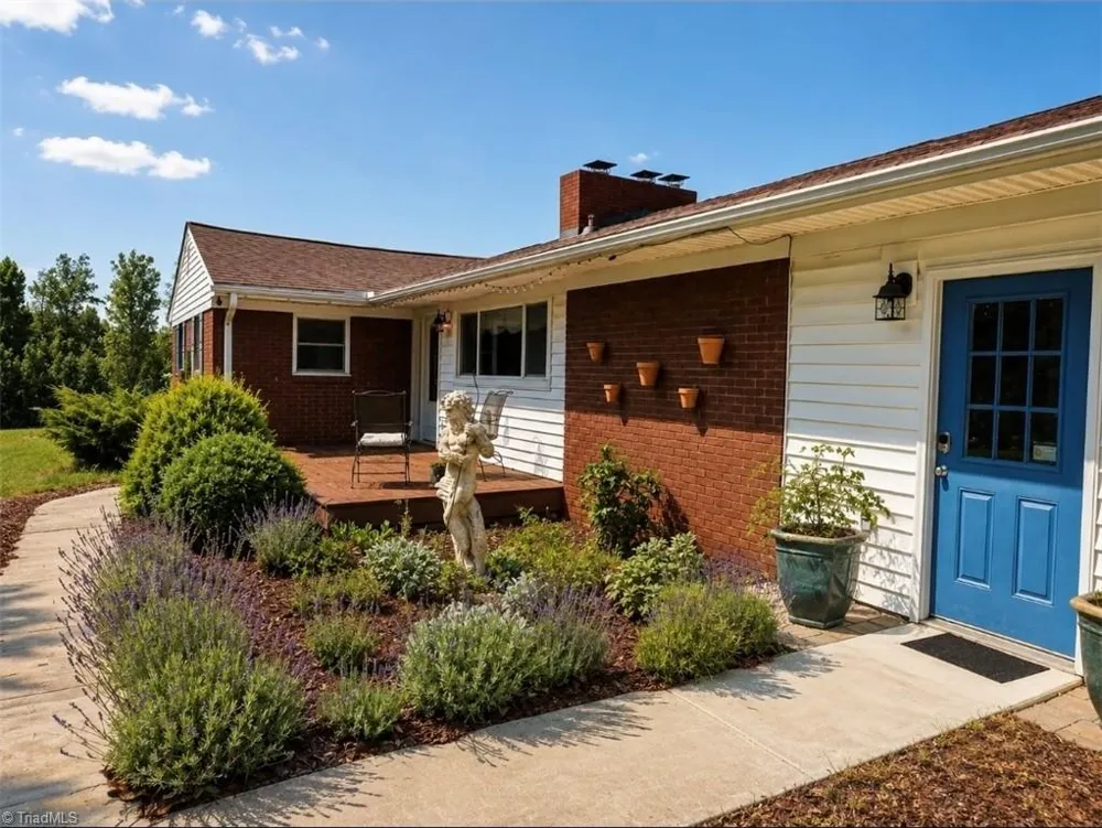 474 Surry Gadsberry Road Pilot Mountain, NC 27041
