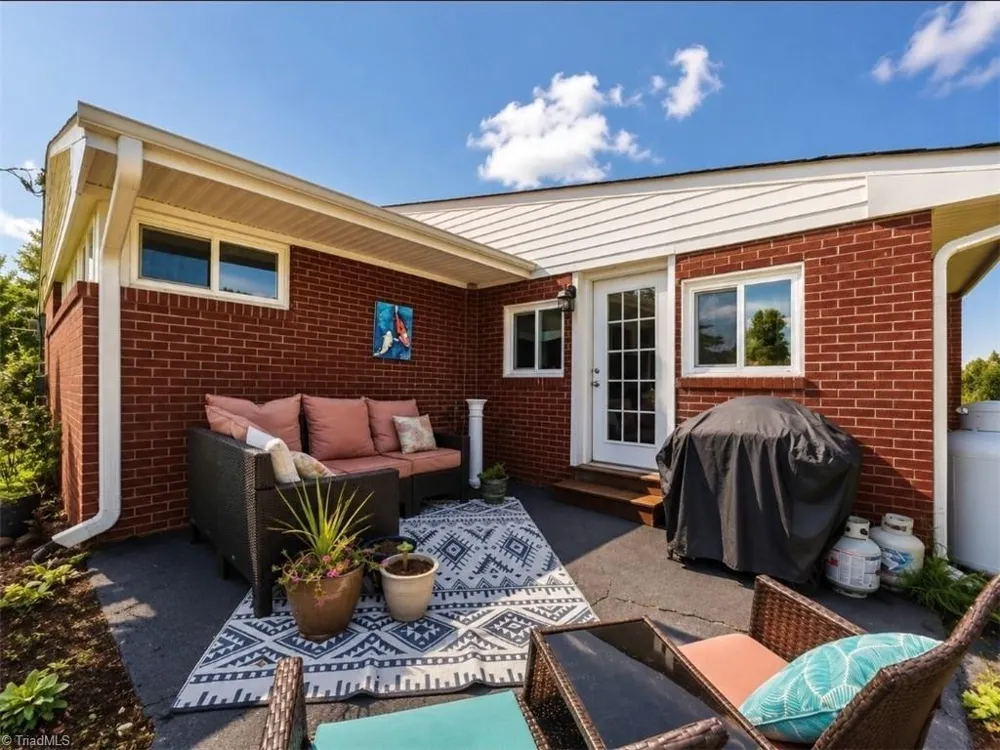 474 Surry Gadsberry Road Pilot Mountain, NC 27041