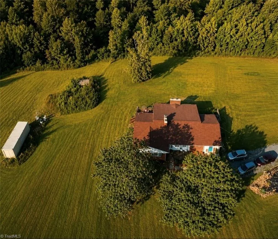 474 Surry Gadsberry Road Pilot Mountain, NC 27041