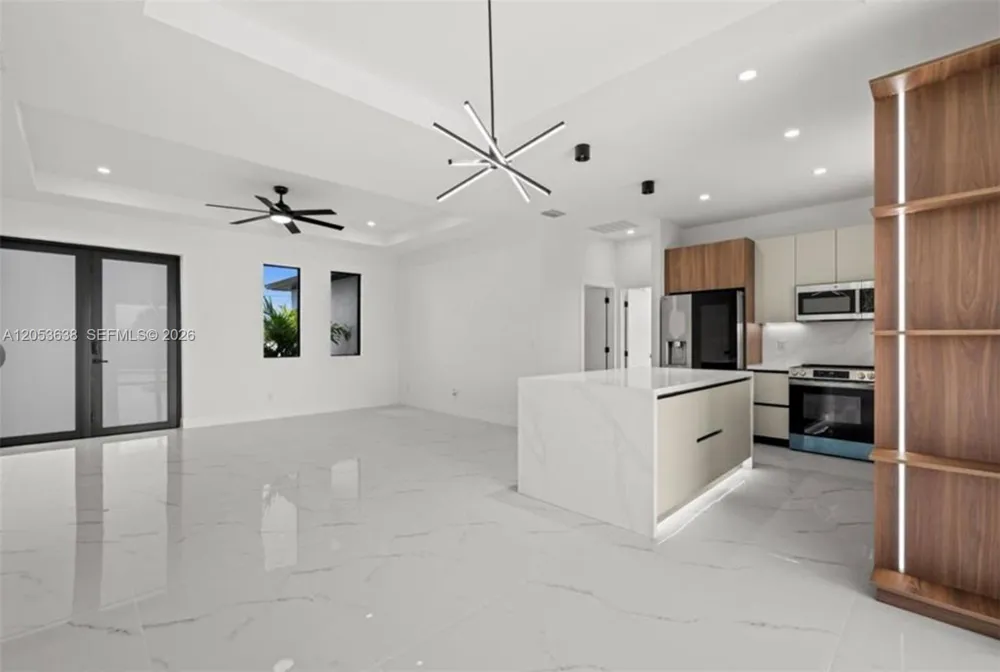 409 NW 25th PL Cape Coral, FL 33993