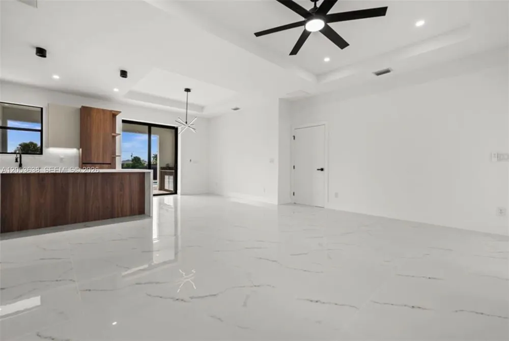 409 NW 25th PL Cape Coral, FL 33993