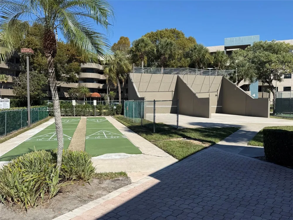1000 Colony Point Cir #303 Pembroke Pines, FL 33026