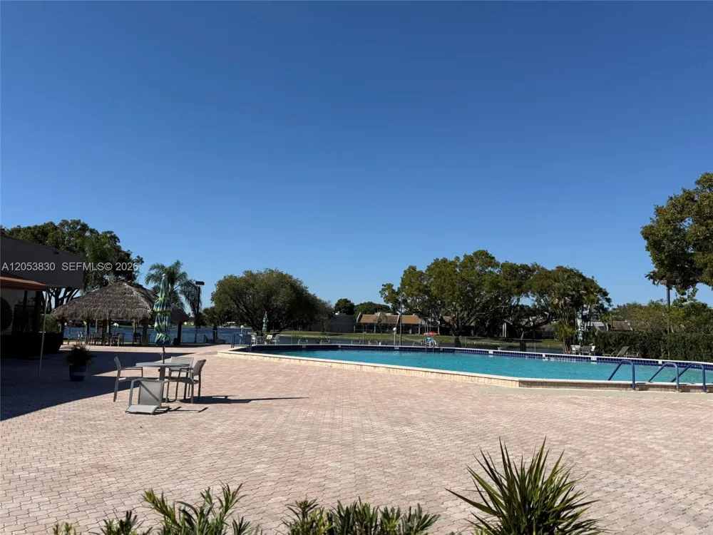 1000 Colony Point Cir #303 Pembroke Pines, FL 33026
