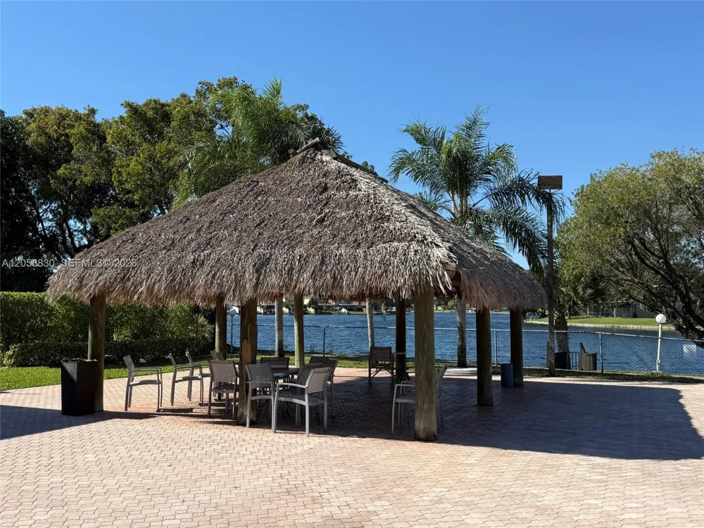 1000 Colony Point Cir #303 Pembroke Pines, FL 33026