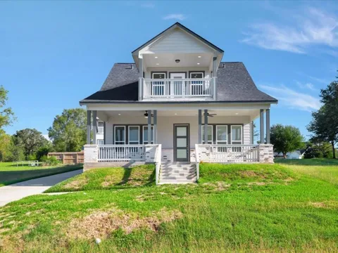 345 Edgewater Drive