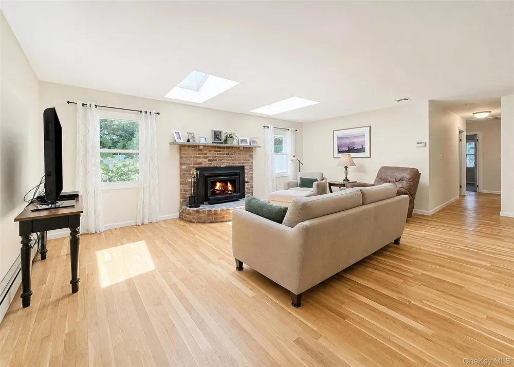 15 Seabrook Lane Stony Brook, NY 11790