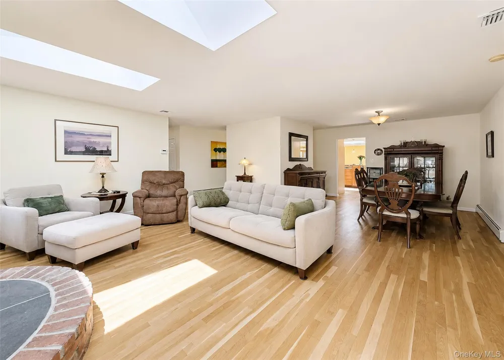 15 Seabrook Lane Stony Brook, NY 11790