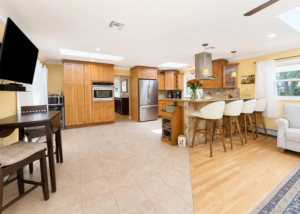 15 Seabrook Lane Stony Brook, NY 11790