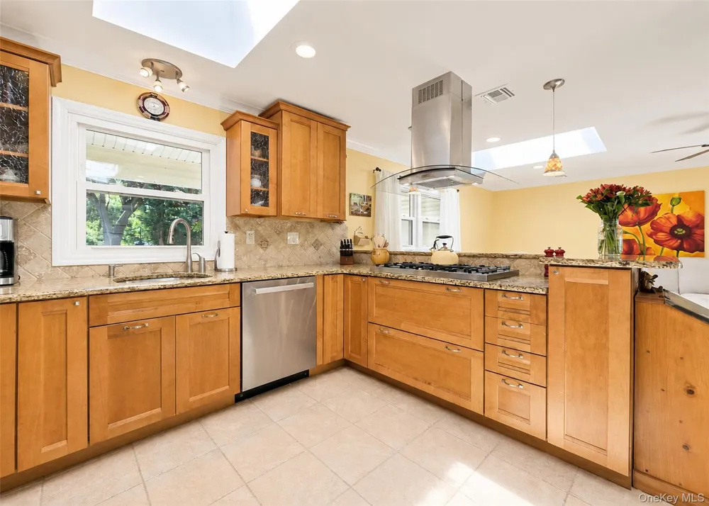 15 Seabrook Lane Stony Brook, NY 11790