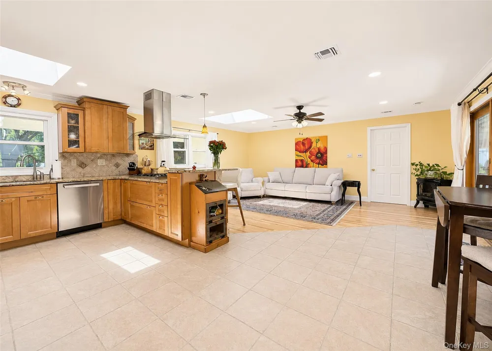 15 Seabrook Lane Stony Brook, NY 11790