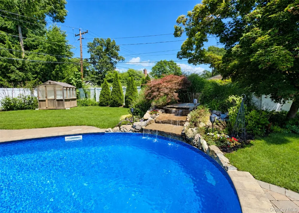 15 Seabrook Lane Stony Brook, NY 11790