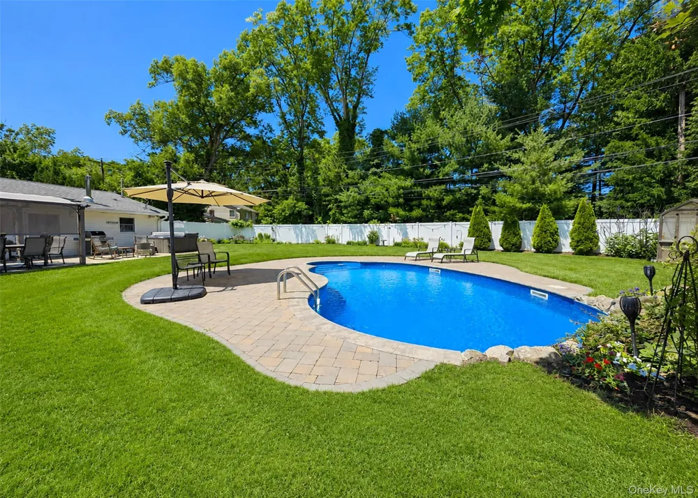 15 Seabrook Lane Stony Brook, NY 11790