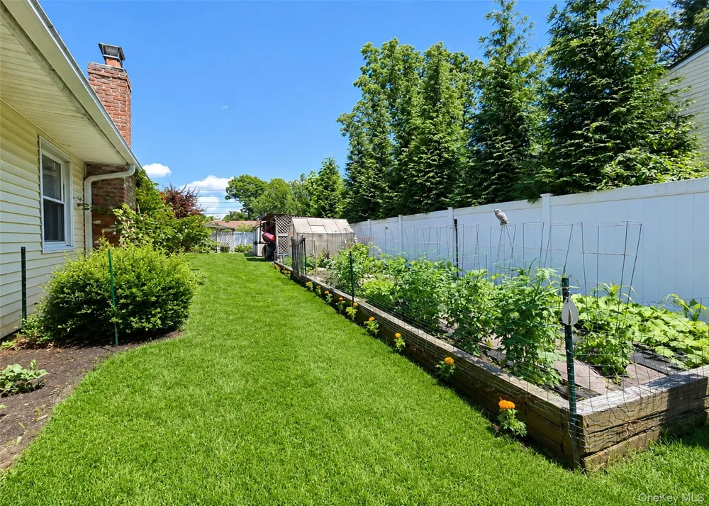 15 Seabrook Lane Stony Brook, NY 11790