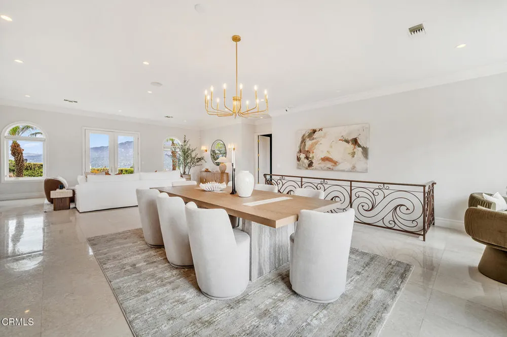 450 Palmerstone Drive La Canada Flintridge, CA 91011