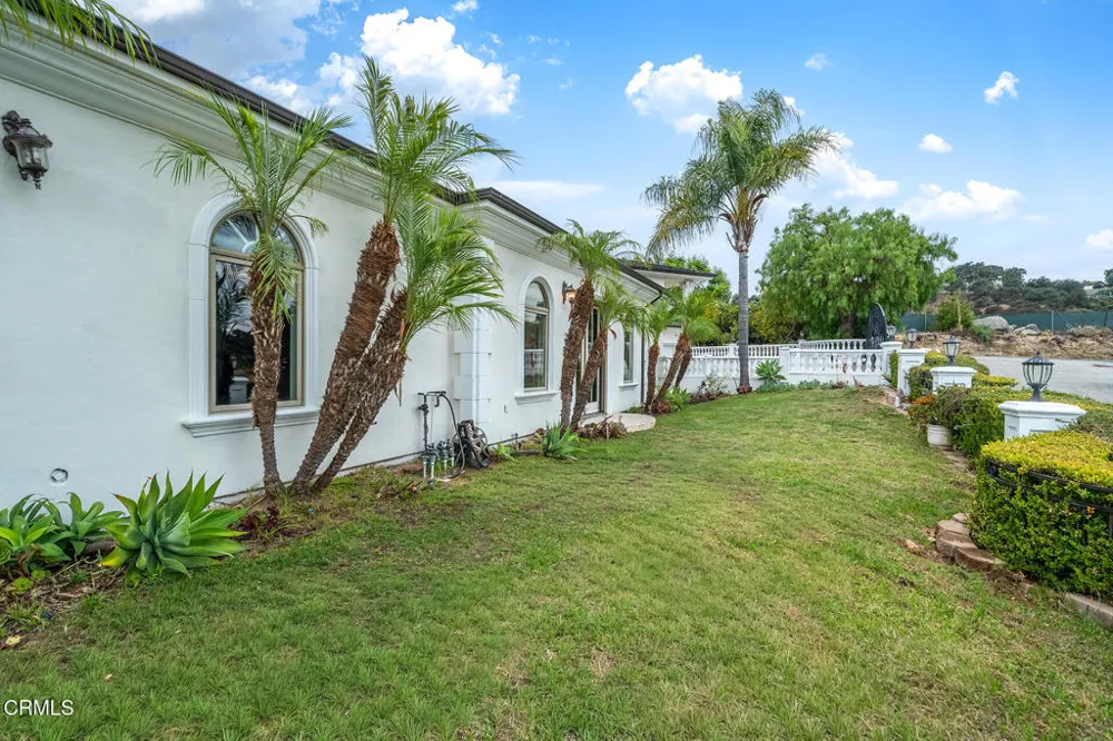 450 Palmerstone Drive La Canada Flintridge, CA 91011
