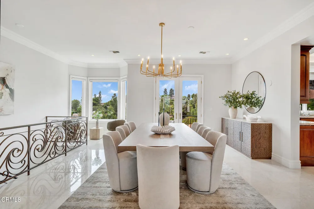 450 Palmerstone Drive La Canada Flintridge, CA 91011