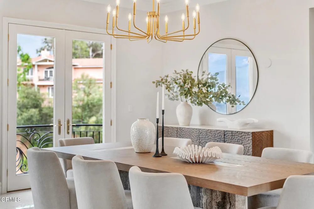 450 Palmerstone Drive La Canada Flintridge, CA 91011