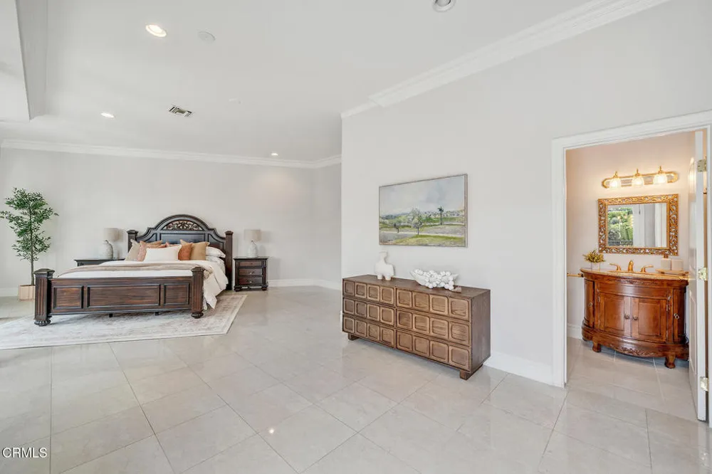 450 Palmerstone Drive La Canada Flintridge, CA 91011