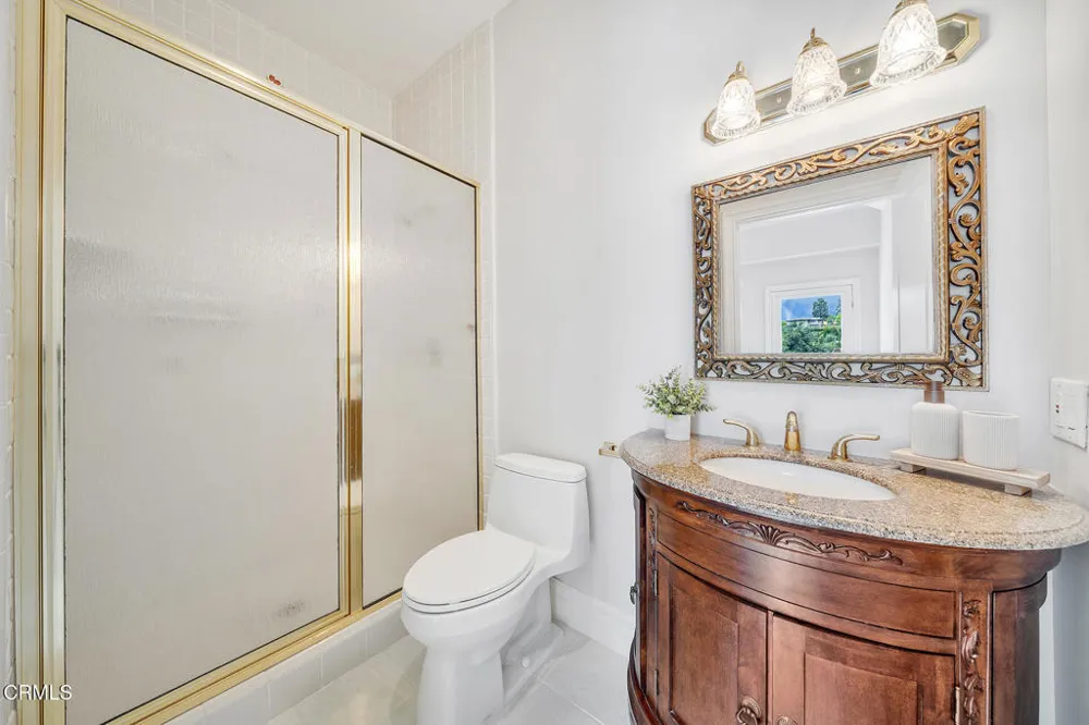 450 Palmerstone Drive La Canada Flintridge, CA 91011