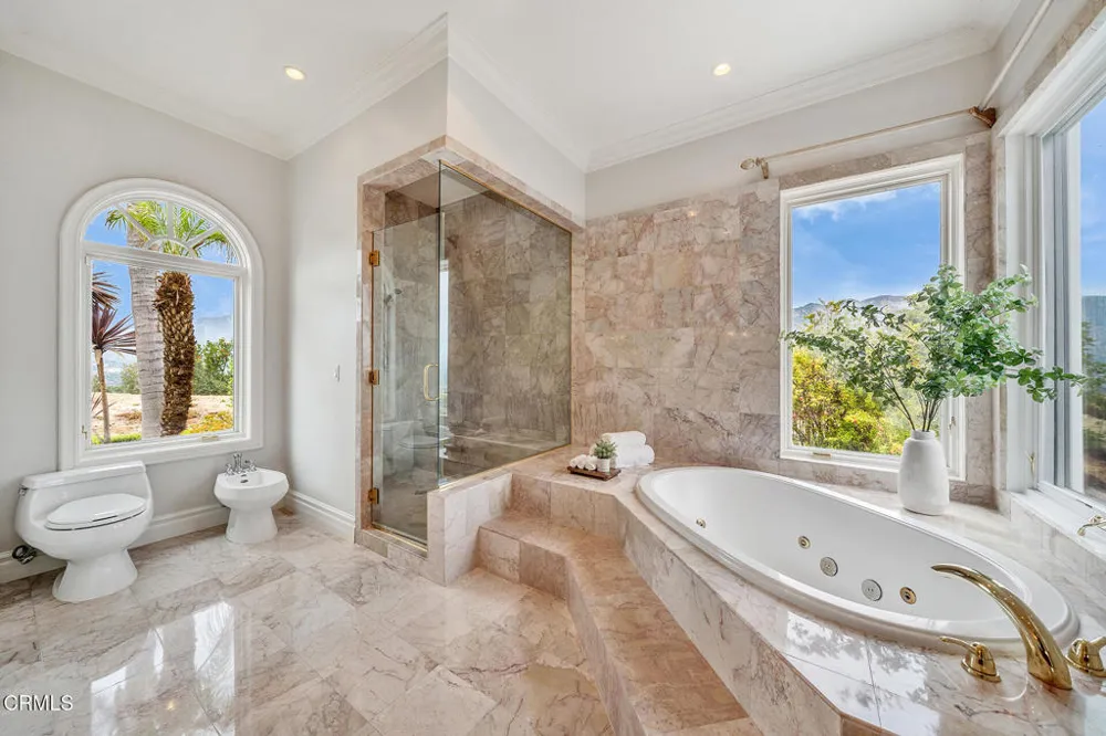 450 Palmerstone Drive La Canada Flintridge, CA 91011