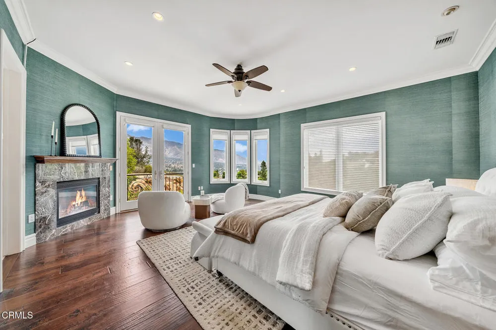 450 Palmerstone Drive La Canada Flintridge, CA 91011