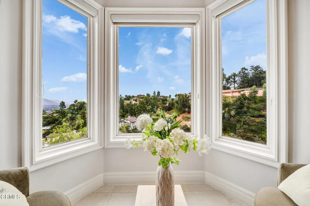 450 Palmerstone Drive La Canada Flintridge, CA 91011