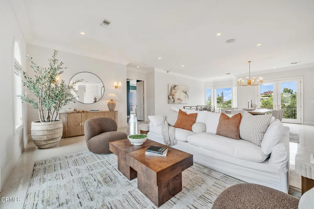 450 Palmerstone Drive La Canada Flintridge, CA 91011