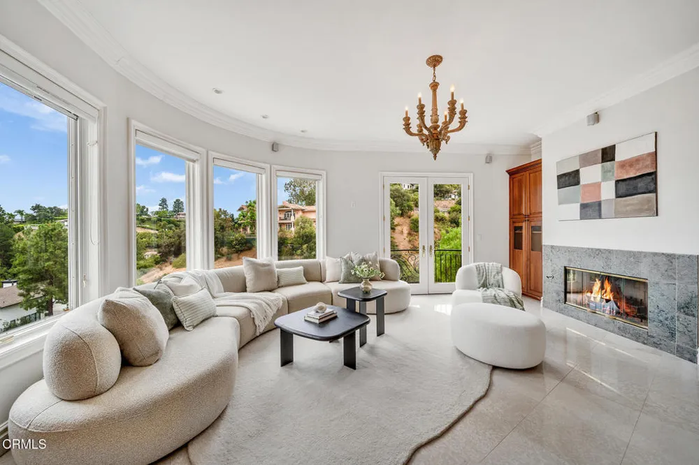 450 Palmerstone Drive La Canada Flintridge, CA 91011
