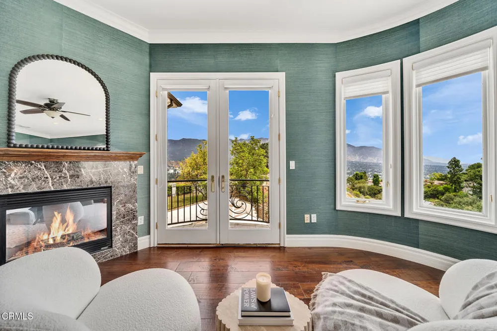 450 Palmerstone Drive La Canada Flintridge, CA 91011
