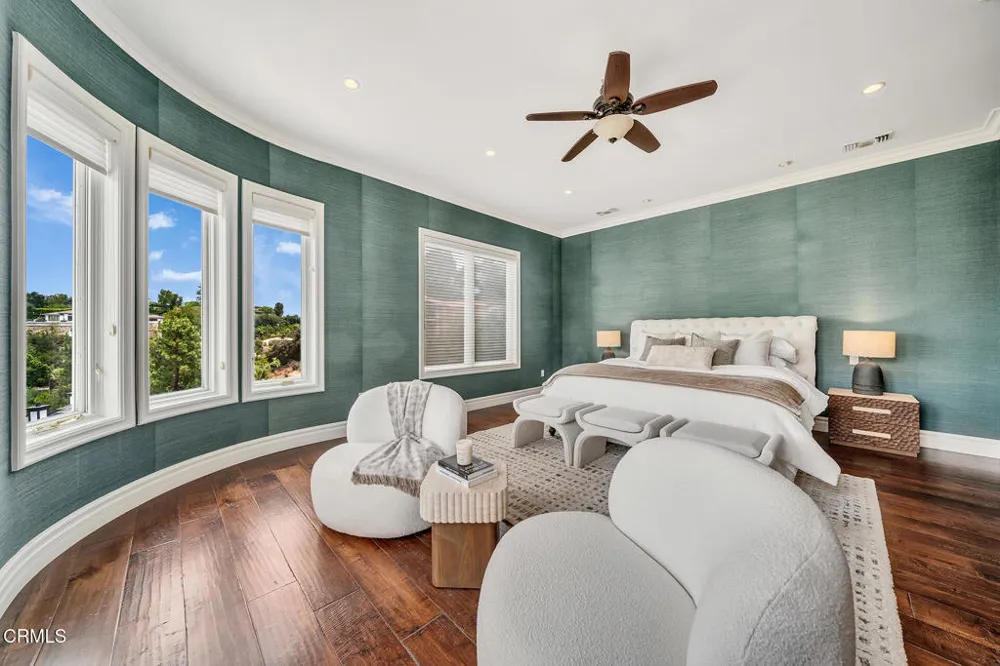 450 Palmerstone Drive La Canada Flintridge, CA 91011