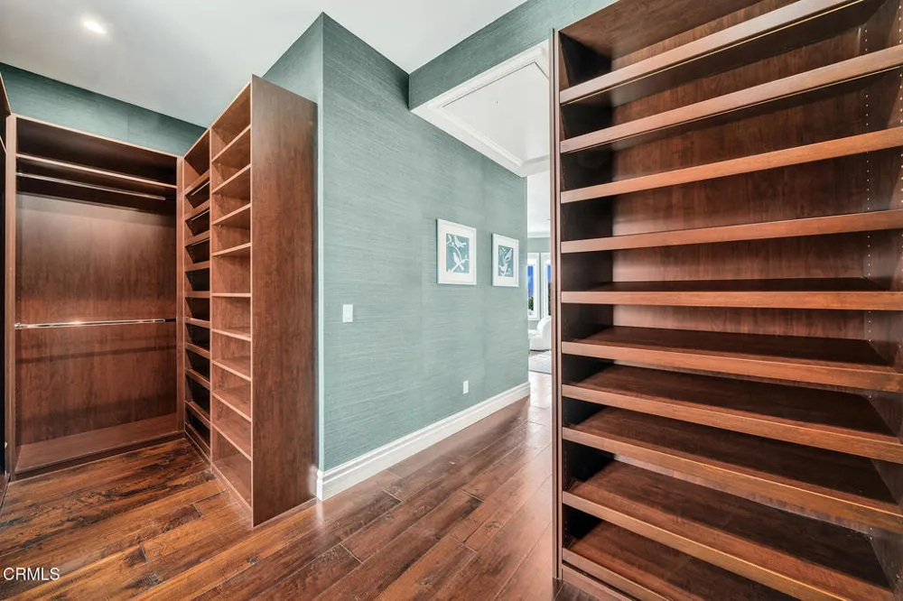450 Palmerstone Drive La Canada Flintridge, CA 91011