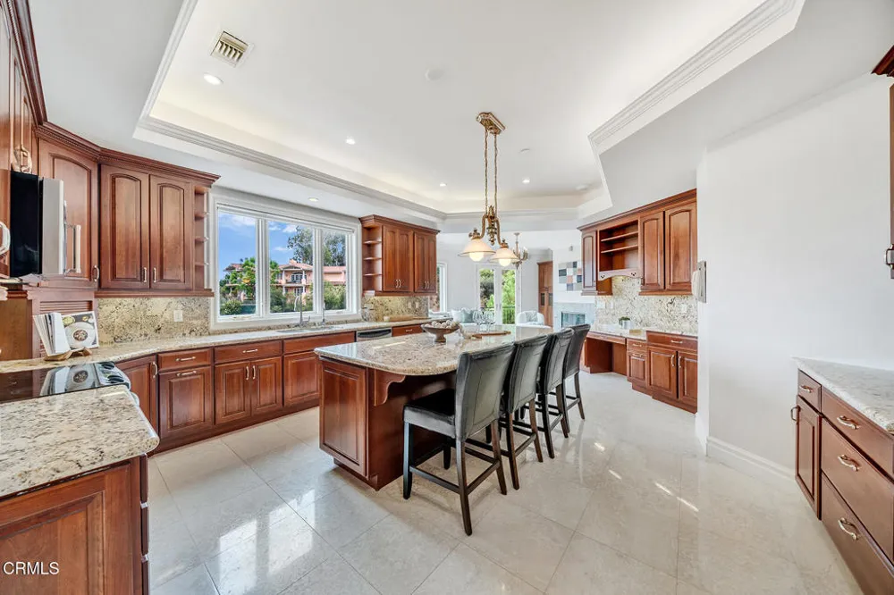 450 Palmerstone Drive La Canada Flintridge, CA 91011