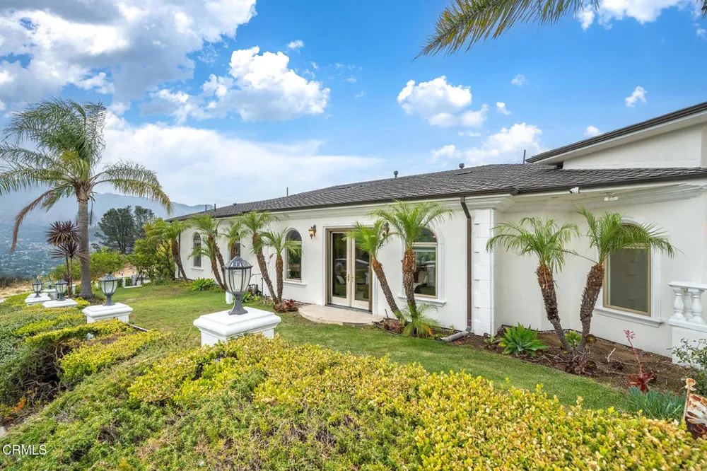 450 Palmerstone Drive La Canada Flintridge, CA 91011