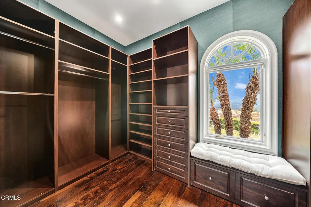 450 Palmerstone Drive La Canada Flintridge, CA 91011