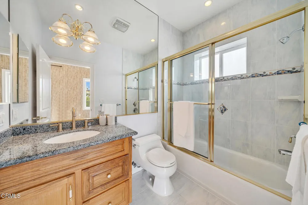 450 Palmerstone Drive La Canada Flintridge, CA 91011