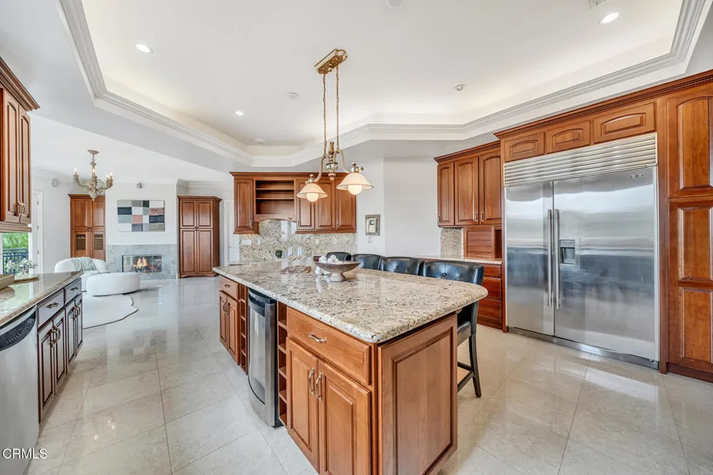 450 Palmerstone Drive La Canada Flintridge, CA 91011