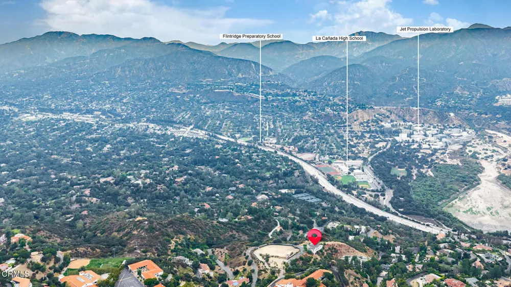 450 Palmerstone Drive La Canada Flintridge, CA 91011