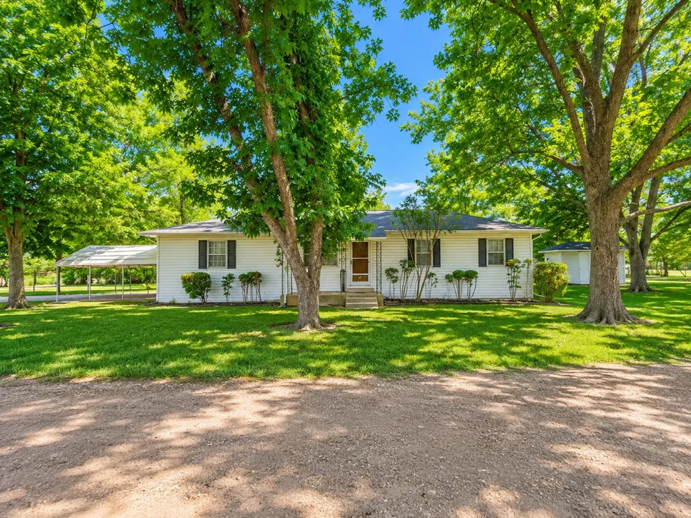 310 SW 7th Street Kerens, TX 75144